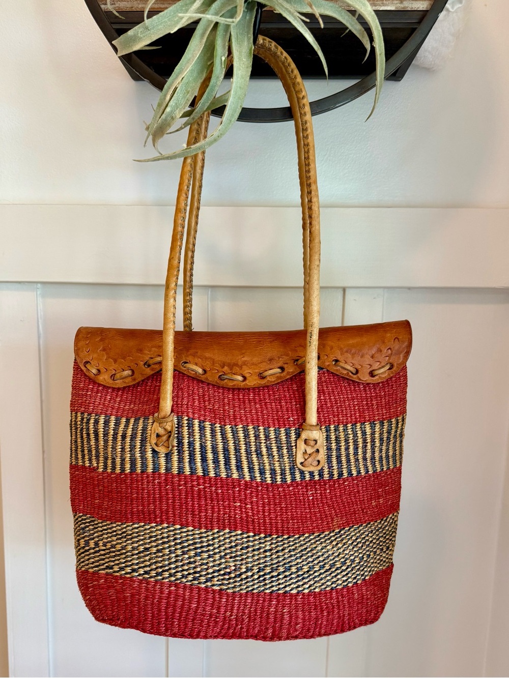 FESTIVAL 🔥 BOHO-CHIC VINTAGE TOOLED LEATHER FLAP WOVEN SISAL BAG - Picture 2 of 16